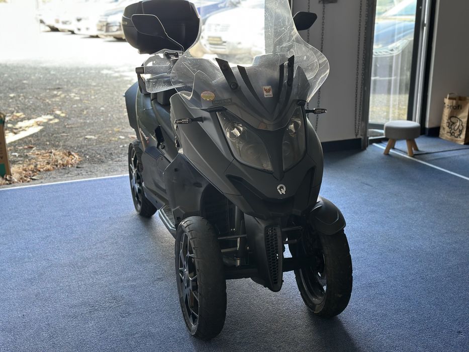 Quadro L5e • Se conduce cu permis cat. B
