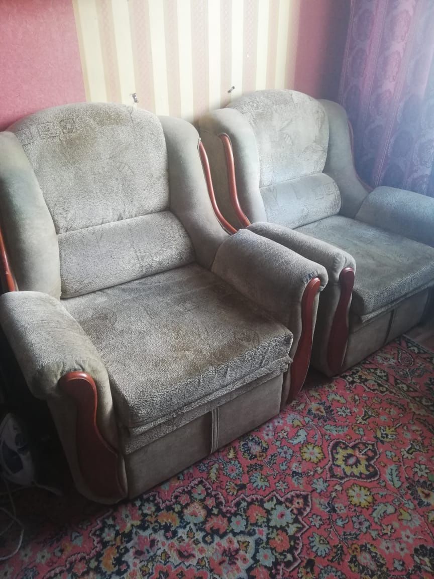 Продам диван и два кресла