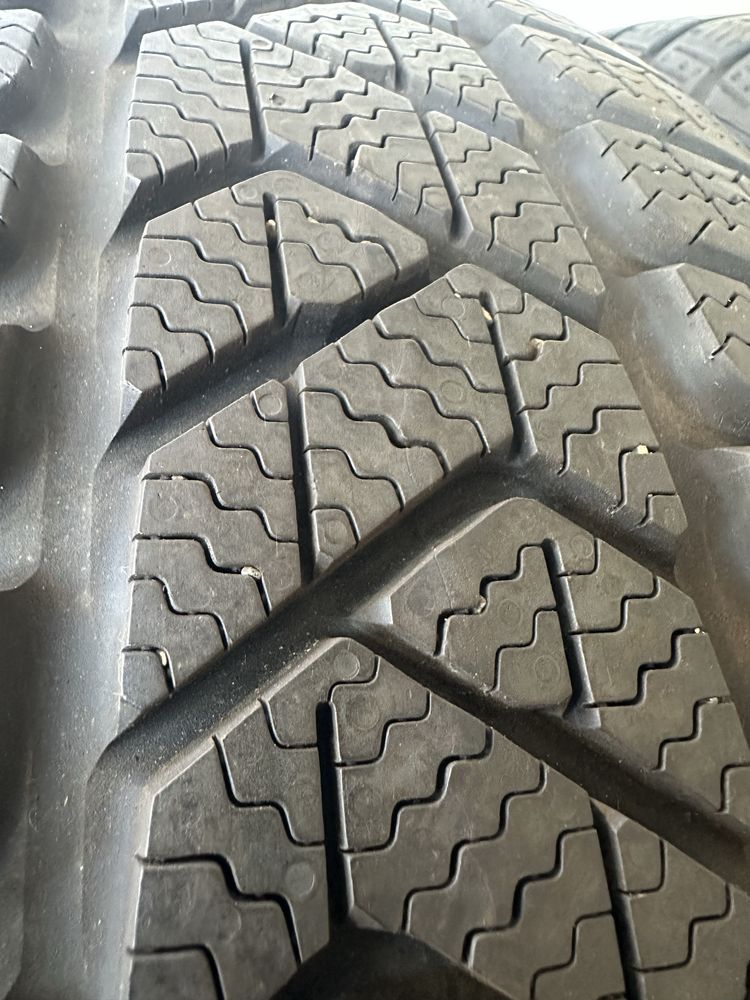 215/55/17 Pirelli dot22 4 броя