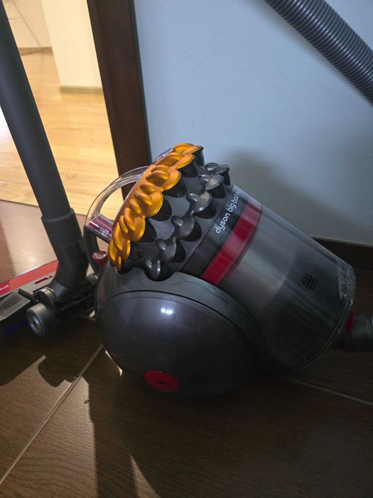 Aspirator dyson fara sac