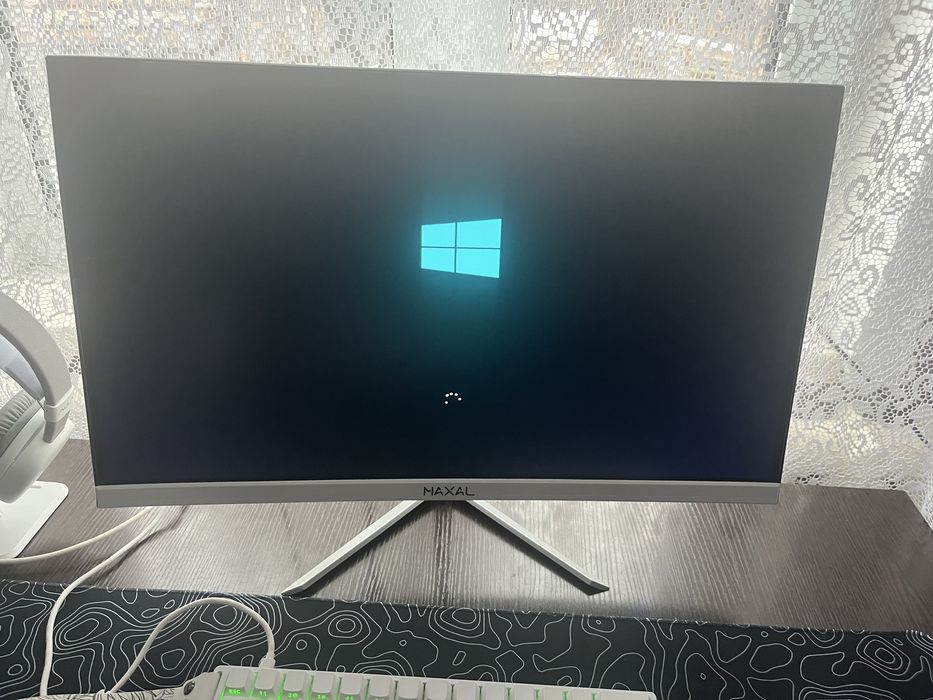 Продам монитор Maxal