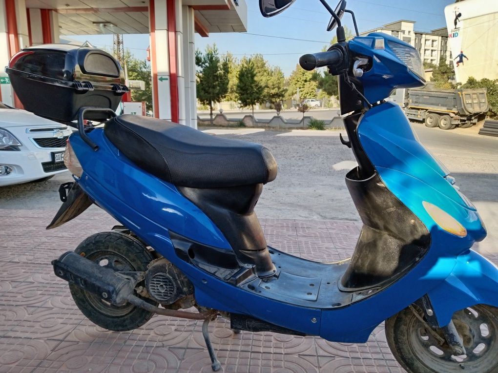 skuter jayron sotiladi pultda, kalitda, tepkida zavadi buladi