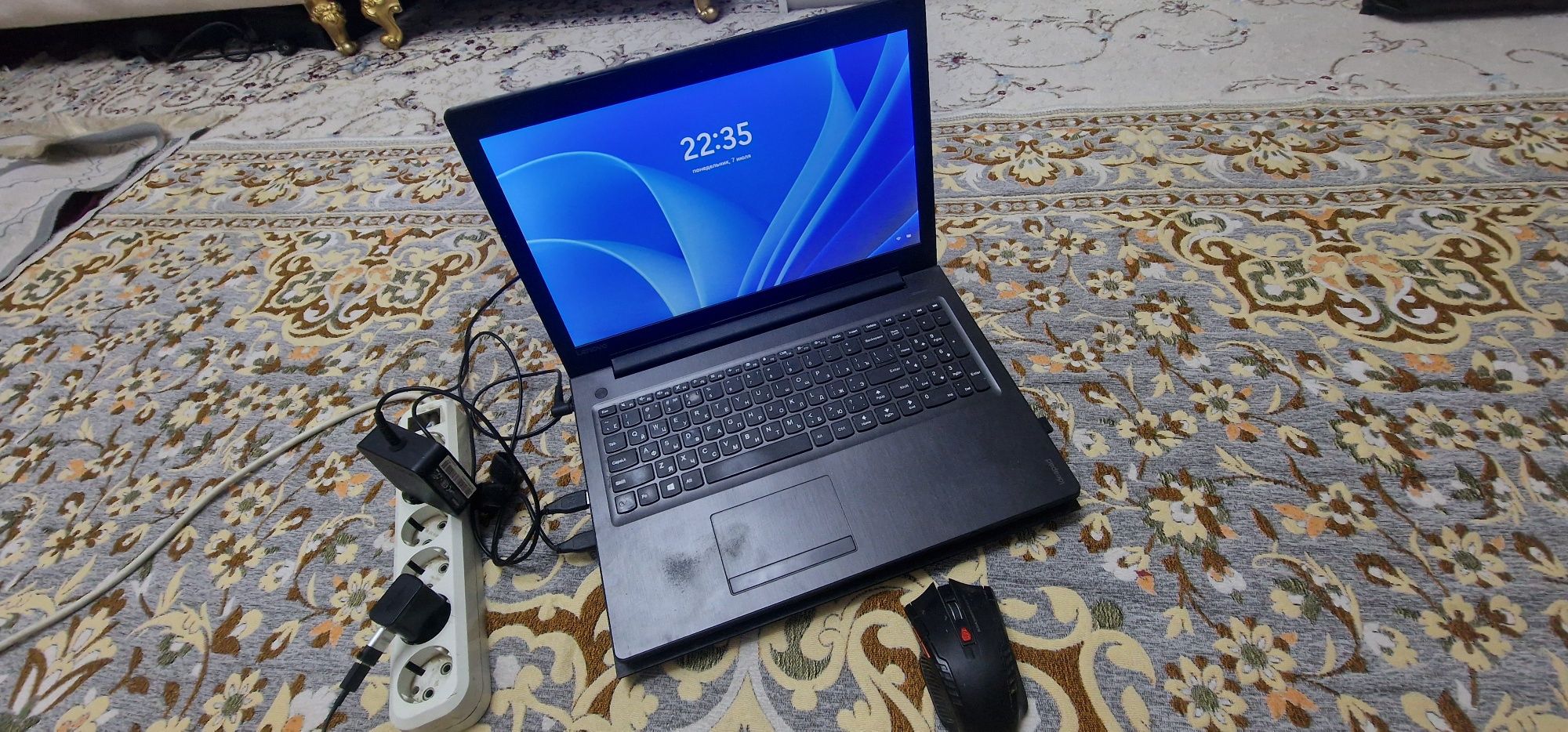 Lenovo  нодбук  сатылады.