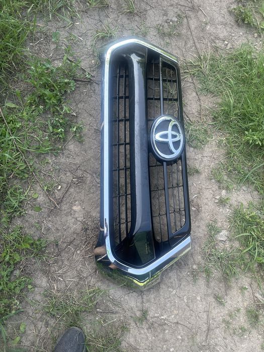 Grilă radiator toyota hylux.