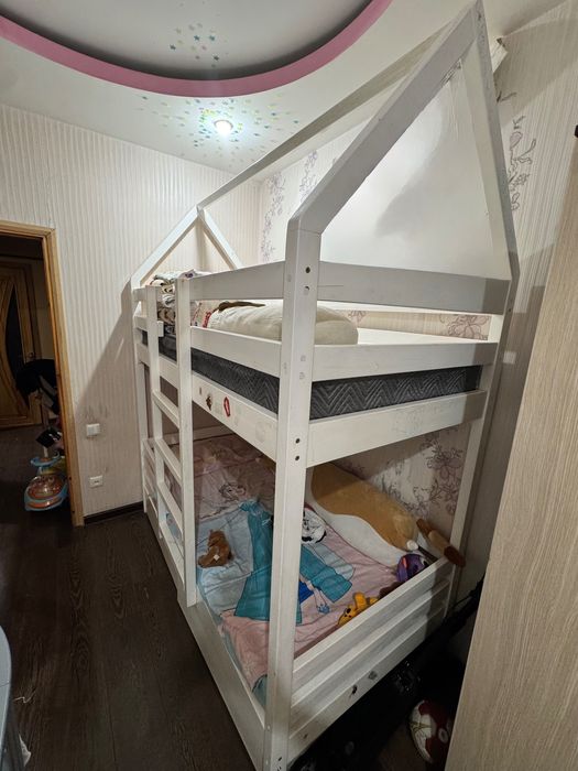 Двухъярусная кровать