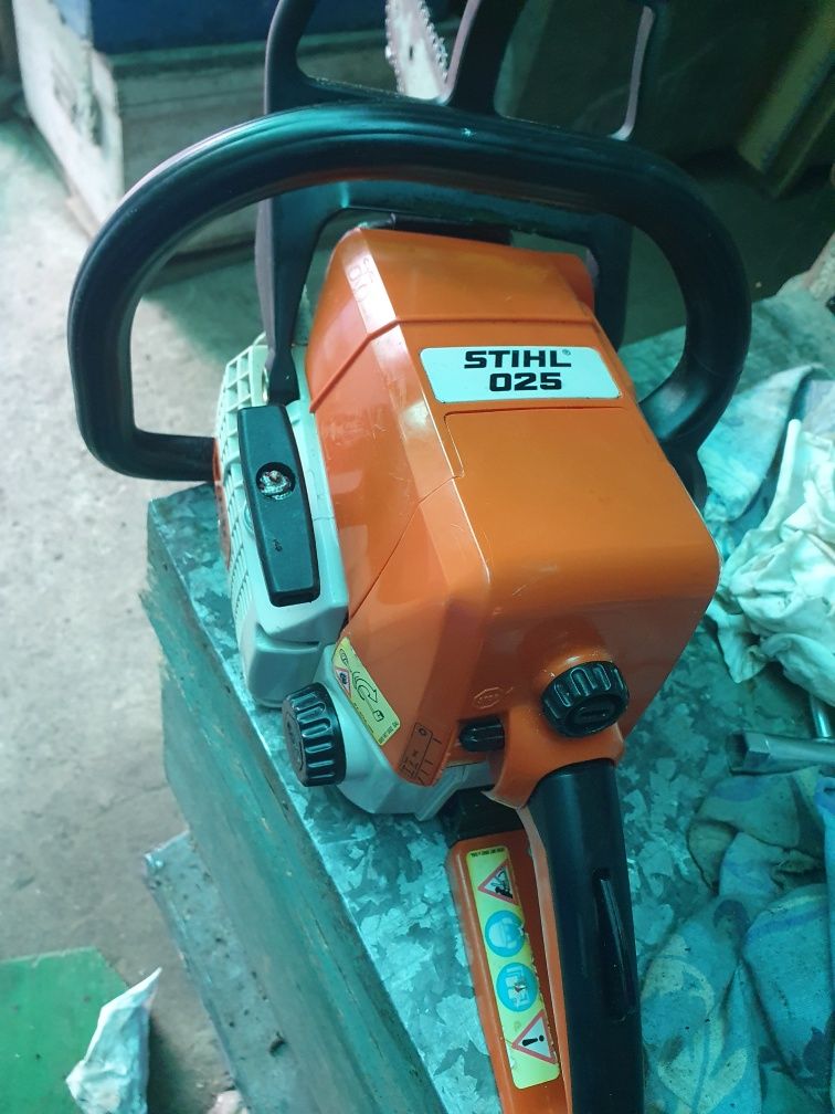 Vând drujba STIHL 025