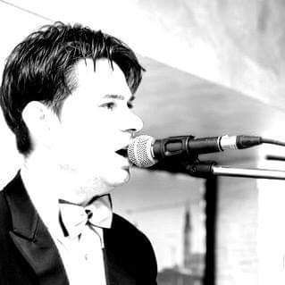 Muzica live pentru evenimente singur sau cu formatie