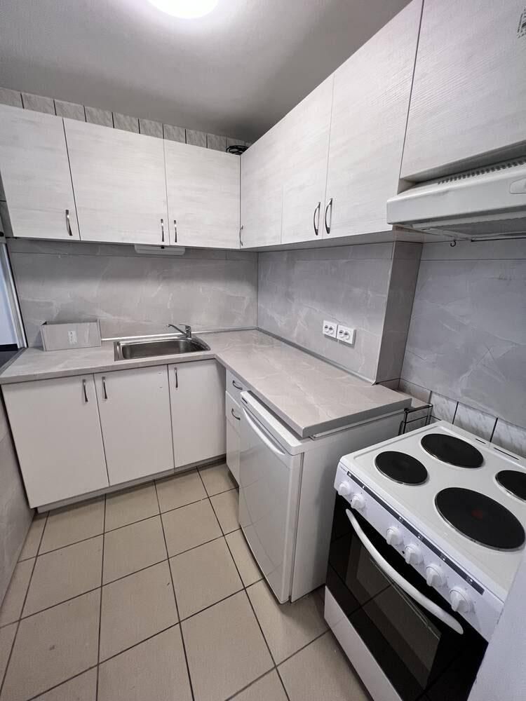 Дава се под наем Двустаен апартамент в Бургас, Лазур - 60 кв.м за 408 € - Снимка #2