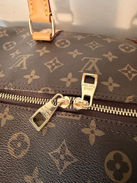 Сакове- Louis Viutton