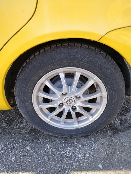 Продавам джанти с гуми