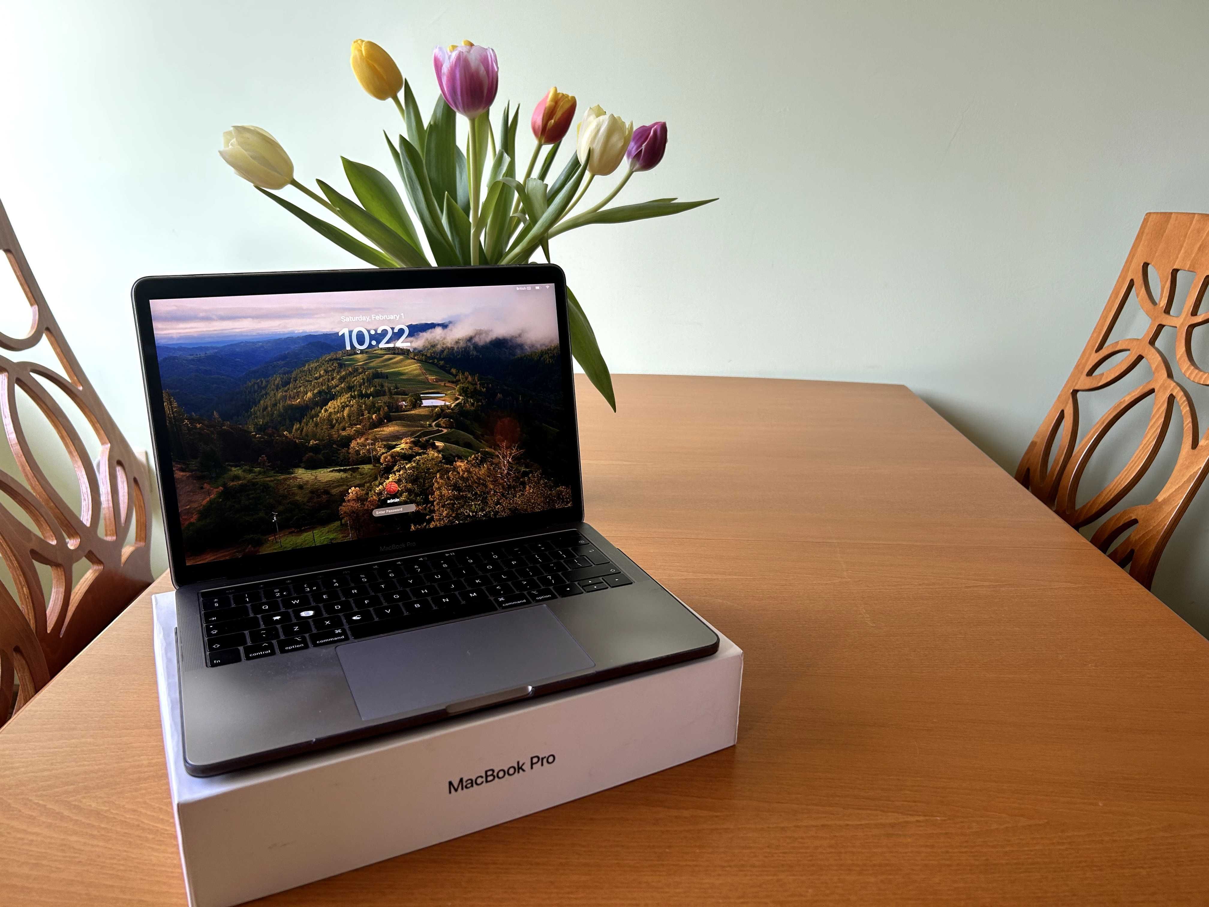 MacBook Pro 13" Late 2018 i7 / 16 GB RAM / 512 GB SSD / Touch Bar