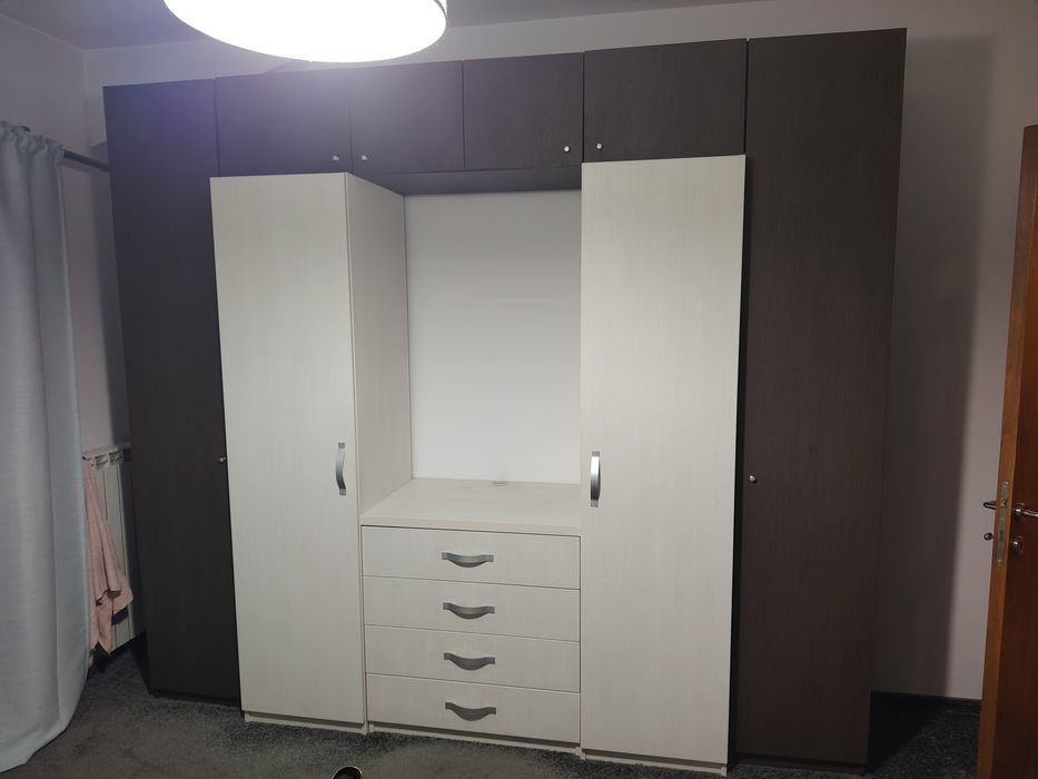 Dulap dormitor maro cu alb!