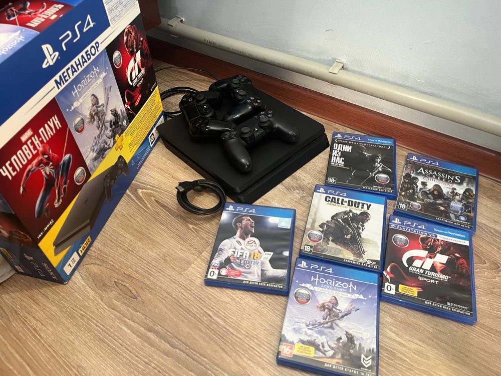PS4 Slim 1ТБ + 3 геймпада + 6 дисков + PS Plus Deluxe 6 мес + коробка