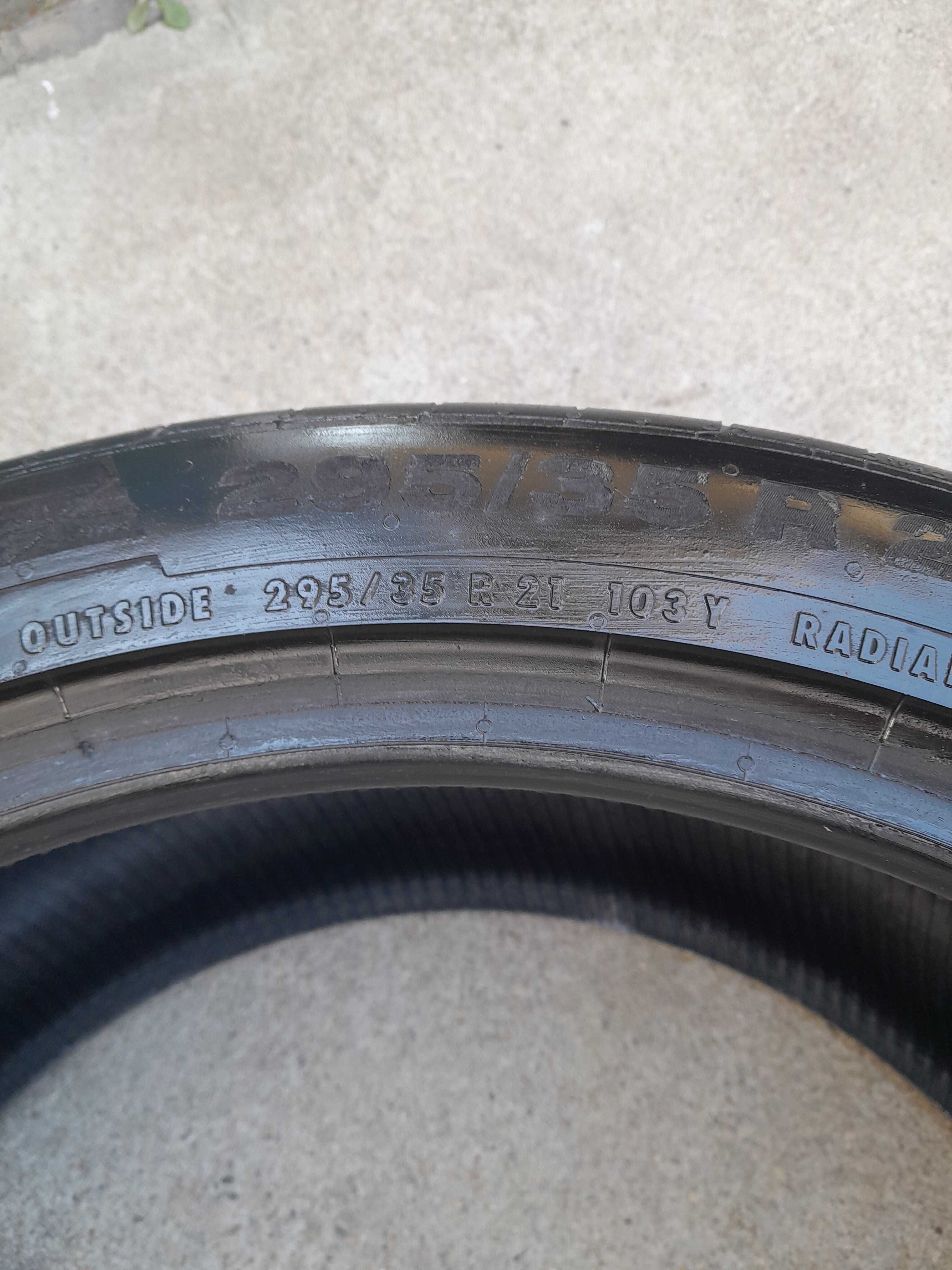 295/35R21 Continental