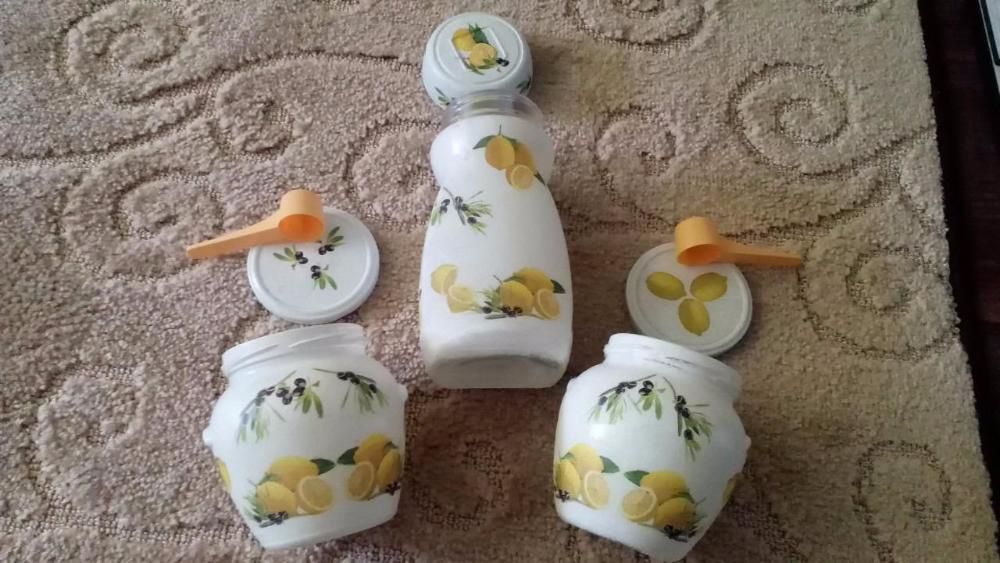 Буркани декорирани с техника декупаж