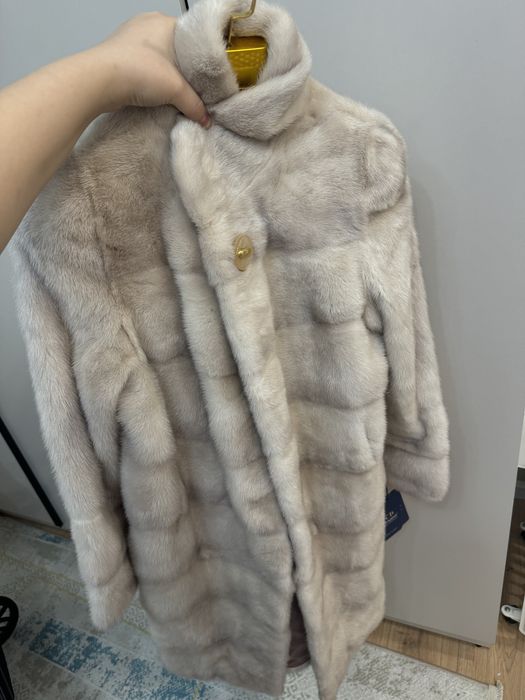 Шуба мех , пудрового цвета