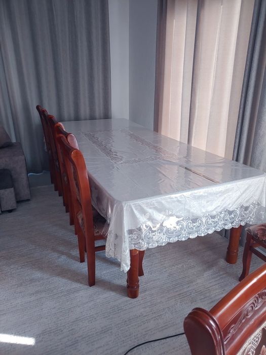 Стол и стулья продам