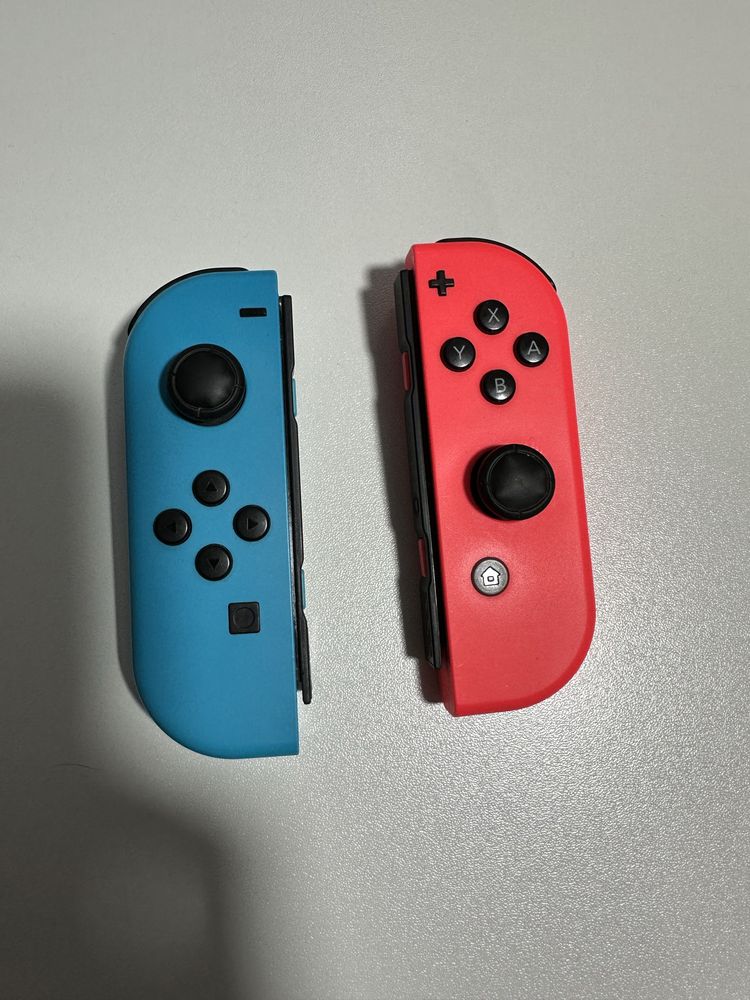 Nintendo switch modat + 2 Joy-Cons
