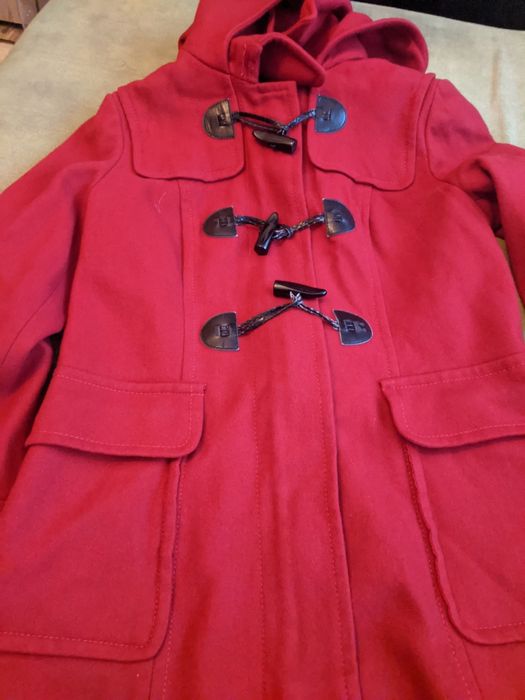 Palton rosu de toamna