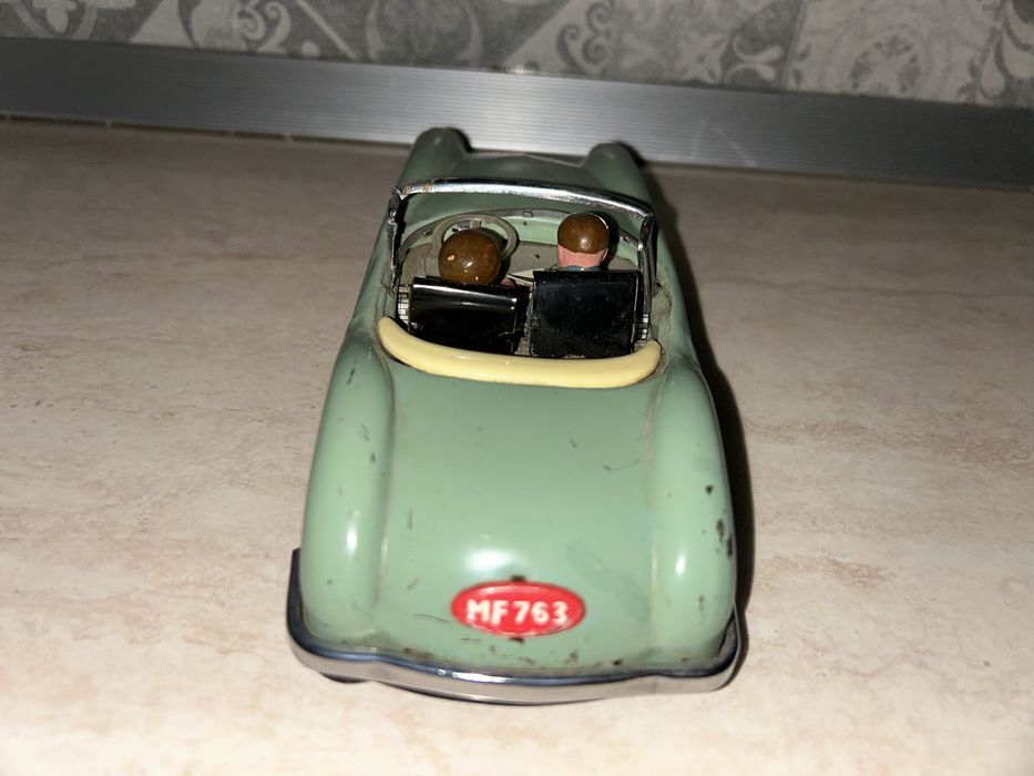 Masina metalica de colectie