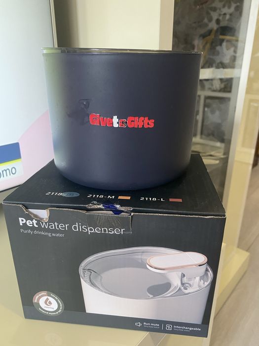Автоматичен диспенсър за вода за коте или куче