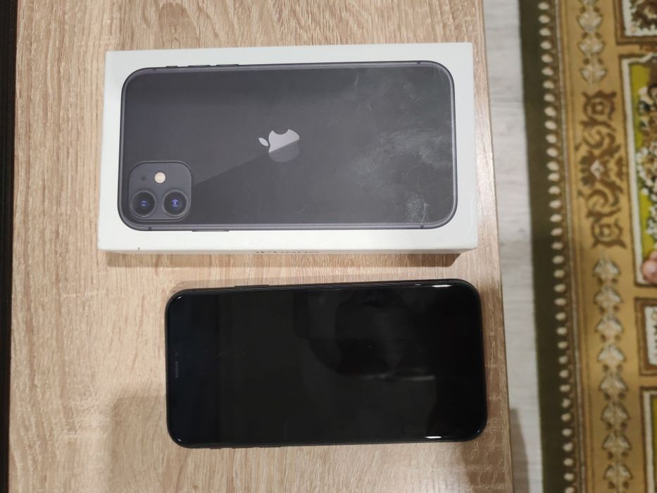 Продам айфон 11 на 128 гигабайт