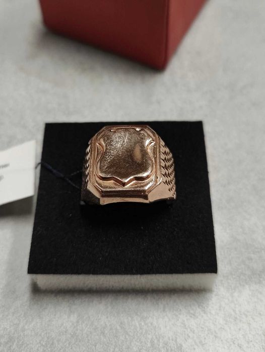 Руски златен пръстен 10.2гр
14К
65размер