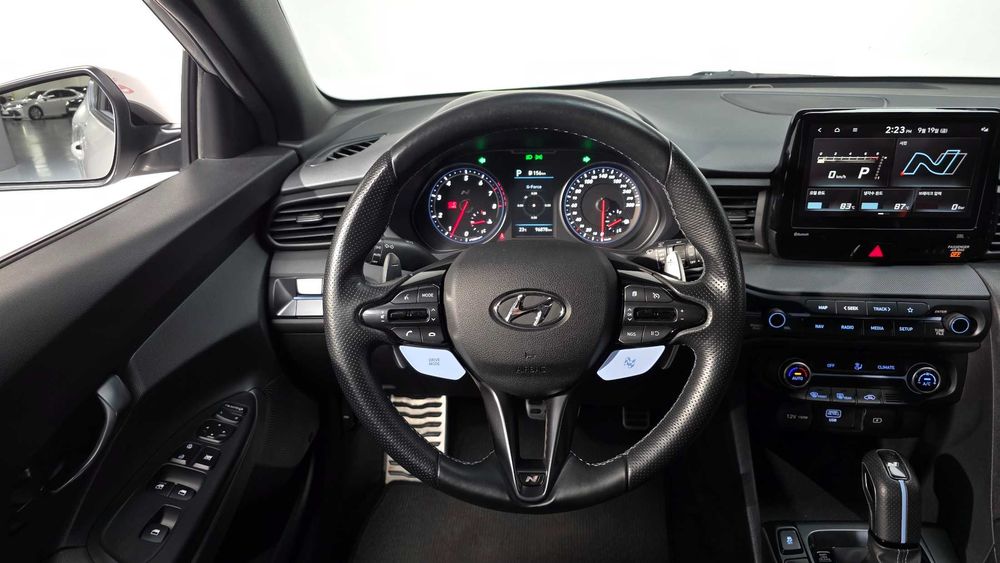 Hyundai Veloster 2.0 N   29