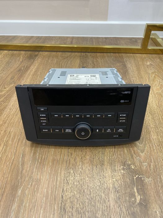 Продается Магнитола и дифлектора на NEXIA 3