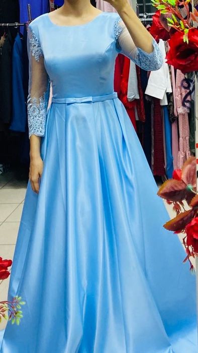 Длинное голубое платье вечерние