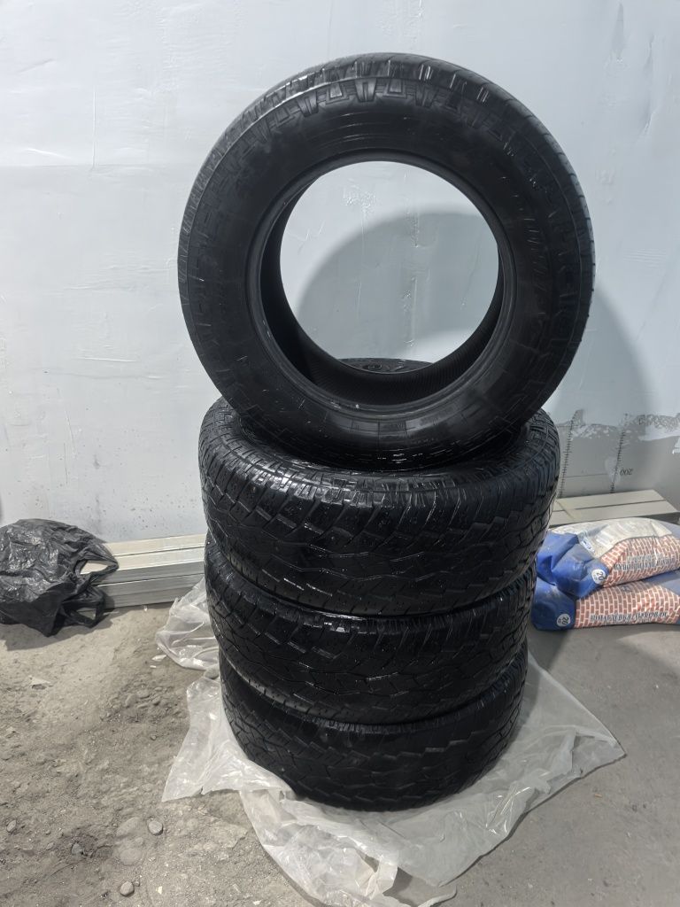 Продам баллоны для внедорожника Toyo