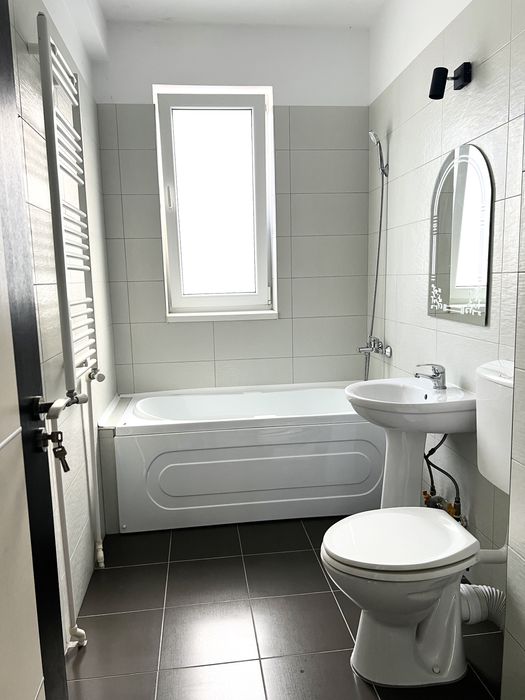 Inchiriez apartament cu 3 camere