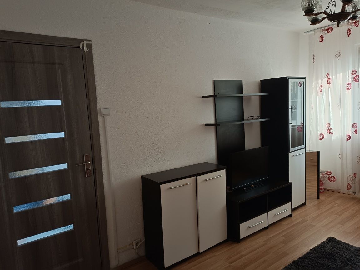 Inchiriez ap 3 camere