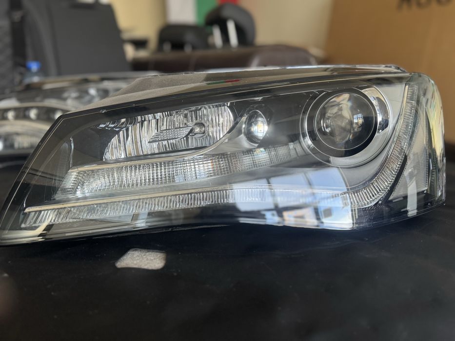 Фар с завиване Audi 8 4H