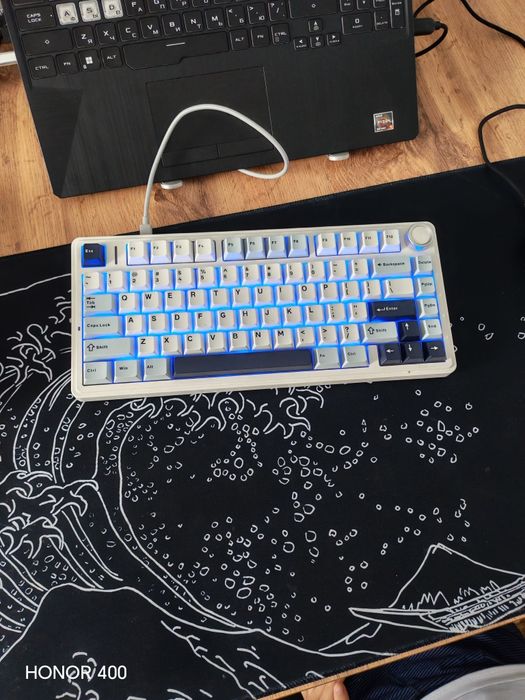 Клавиатура почти новый