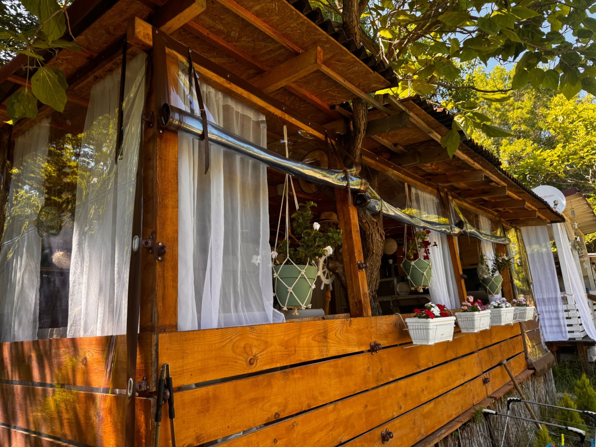 Каравана под наем къмпинг Якото Място