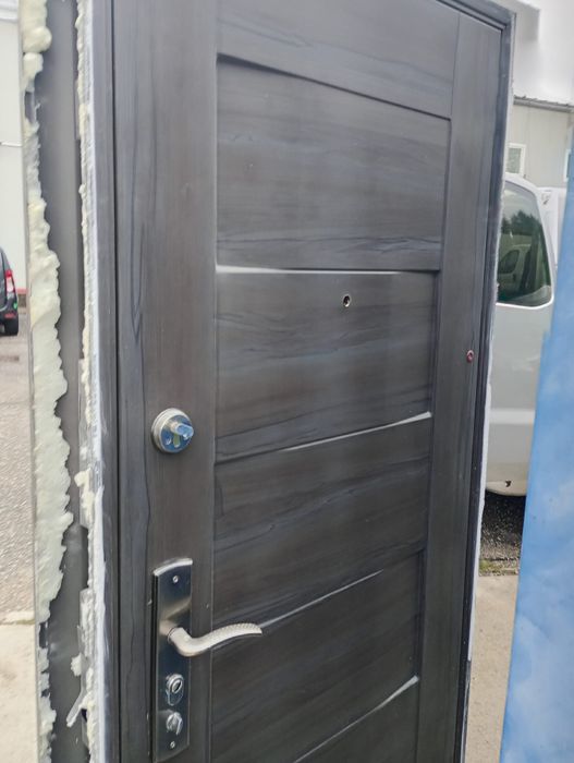 Ușă metalică de apartament