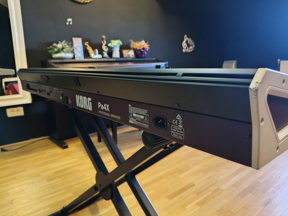 Vând korg Pa4x in stare impecabila
