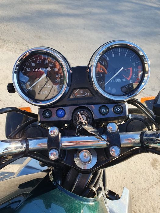 Kawasaki er 5 an 2000 inmatriculat