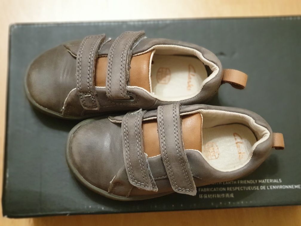 Adidasi Pantofi din piele naturala originali Clarks marime 22.5