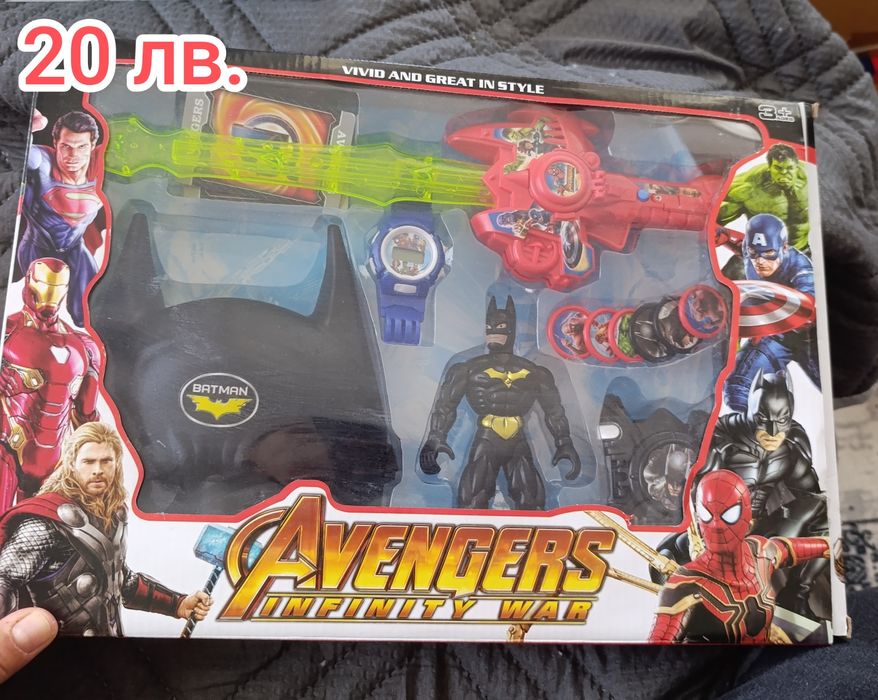 Детски играчки, писти, паркинг.