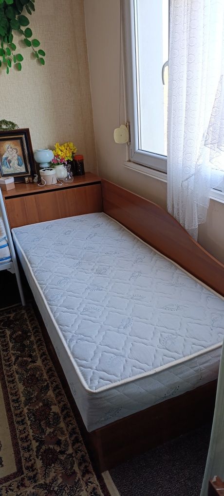 Единично легло с ракла