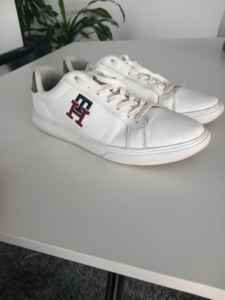 Tommy Hilfiger 43