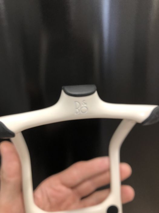 Bang Olufsen / Beoplay a6 cu suport de perete