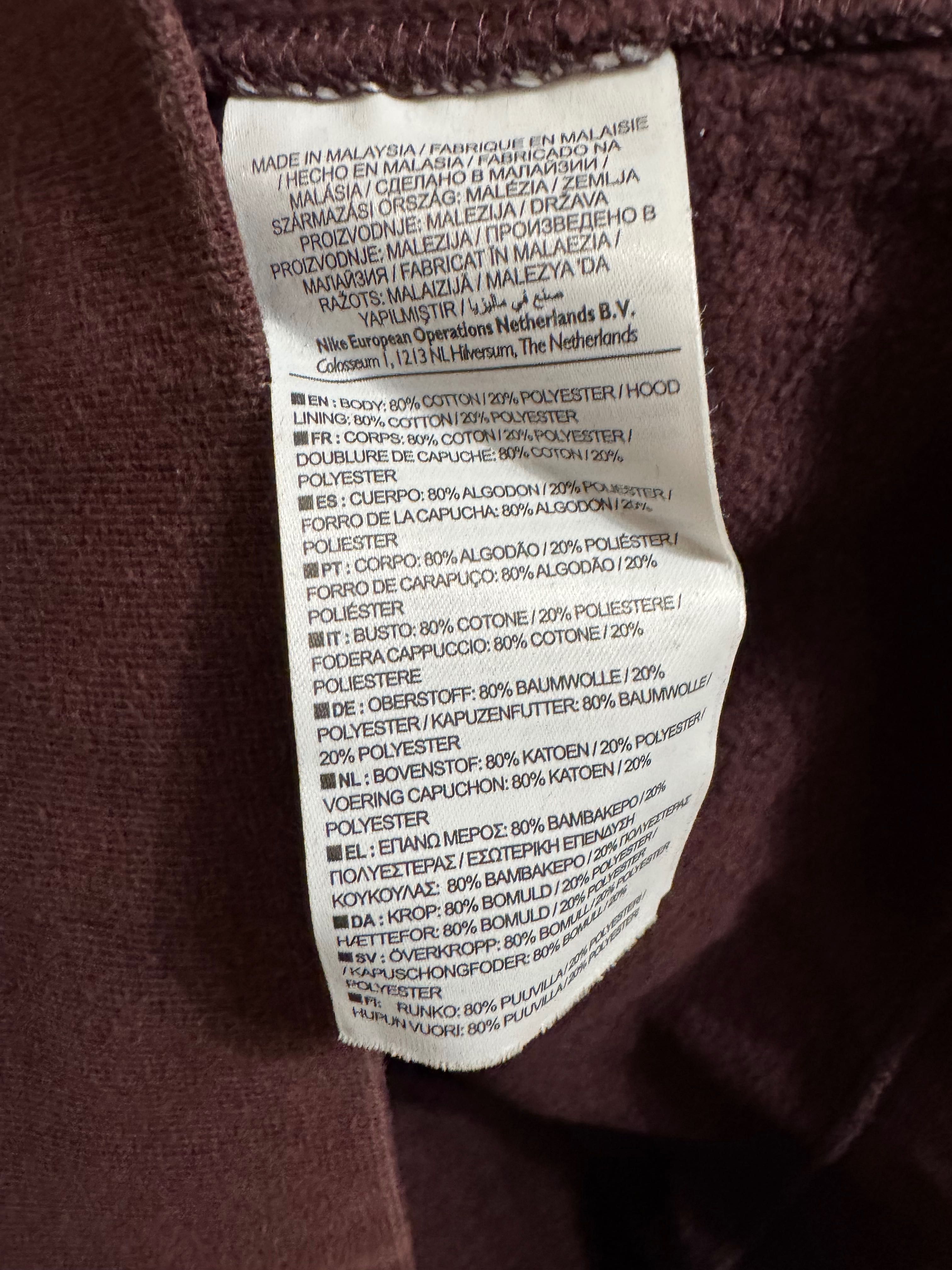 2 броя Nike Sweatshirt.