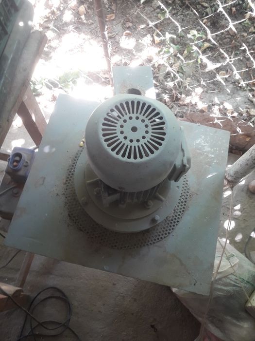 Продам зернодробилку