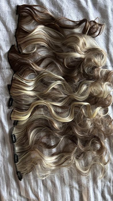 Волосы на заколках