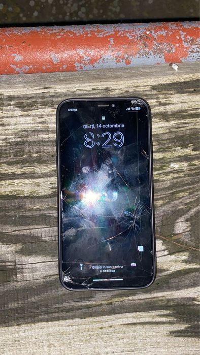 iphone XS 85% baterie, urme usoare de uzura pe ecran