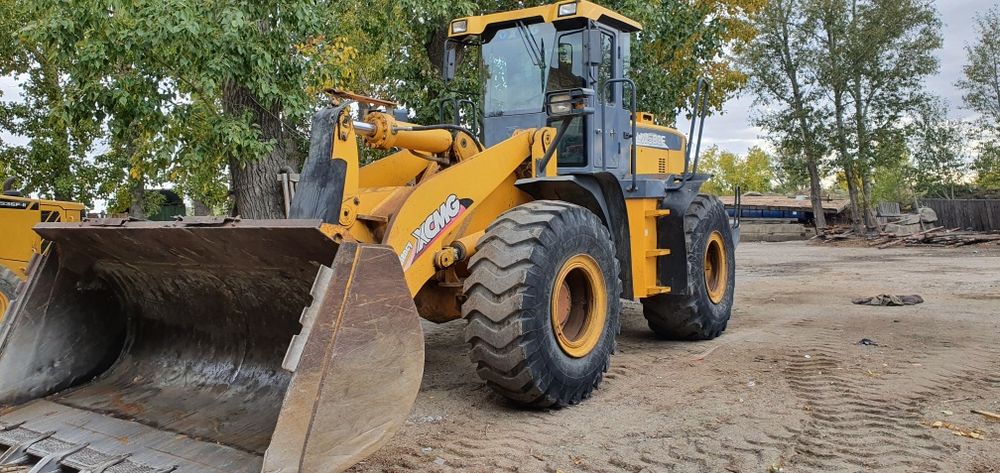 Услуга погрузчика 3х кубовый