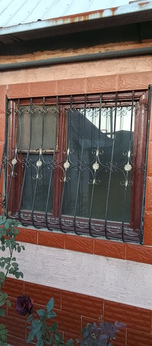 Срочно продам окна деревянные с решеткой